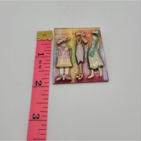 Signed Woman pins by Lucinda brooch pin - Picture 4 of 4